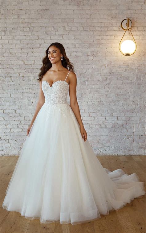 Best Lace Wedding Ball Gowns: Captivating Styles
