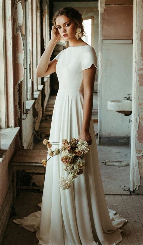 Pictures of Simple Wedding Dresses Ideas