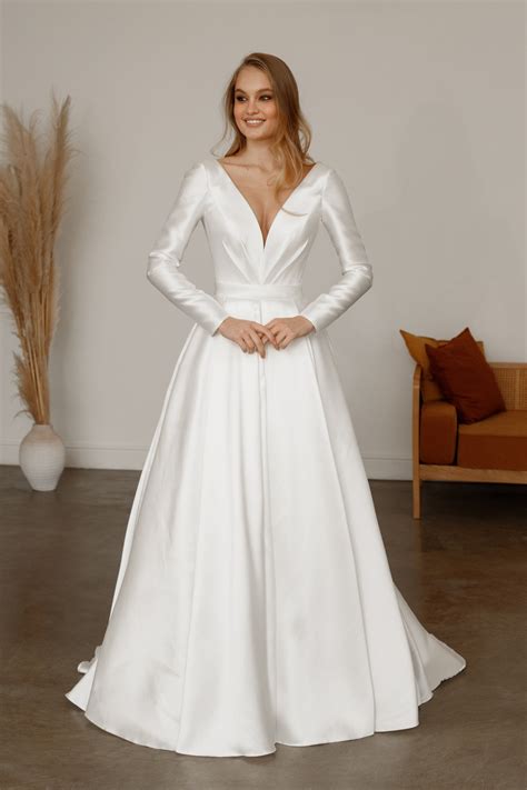 Discover the Allure of Silk Wedding Dress with Sleeves for Your Special Day