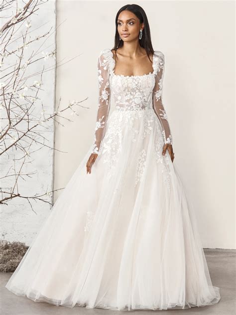 Best Sleeved Wedding Dresses Trends 2023