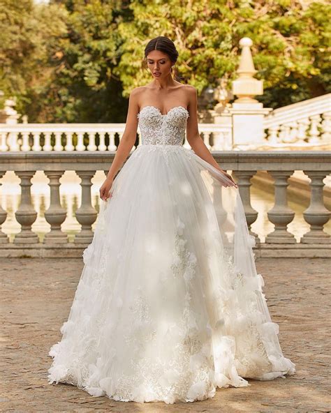 Elegant Wedding Dress Sweetheart Neck Styles