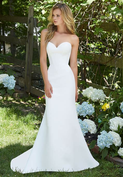 Top Trends in White Bridal Dress for the Perfect Wedding Look